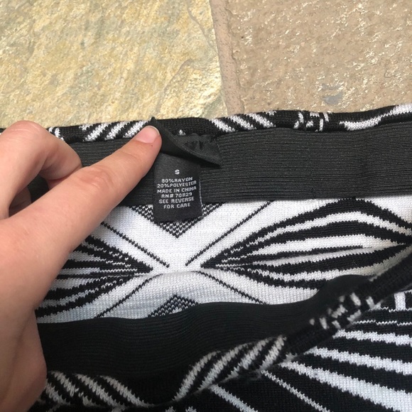 Printed sweater skirt and top set - Picture 12 of 12